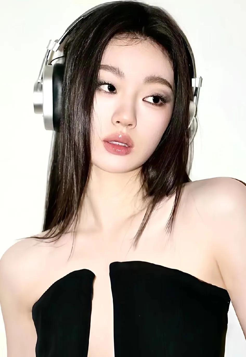 被歌手单依纯圈粉了！坚守初心！歌手2025发布会上，被问到有国外00后歌手跟她