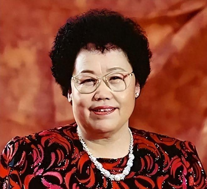 同样是百亿身家，陈丽华和平新涛的两份遗嘱写透了婚姻里最残酷的两种人性。平新涛走后