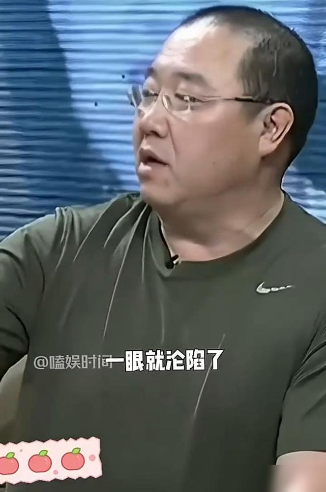 儿子长得像抛弃他的父亲，这戏码比电视剧还残酷。巴图在直播镜头前打包商品，突然谈起
