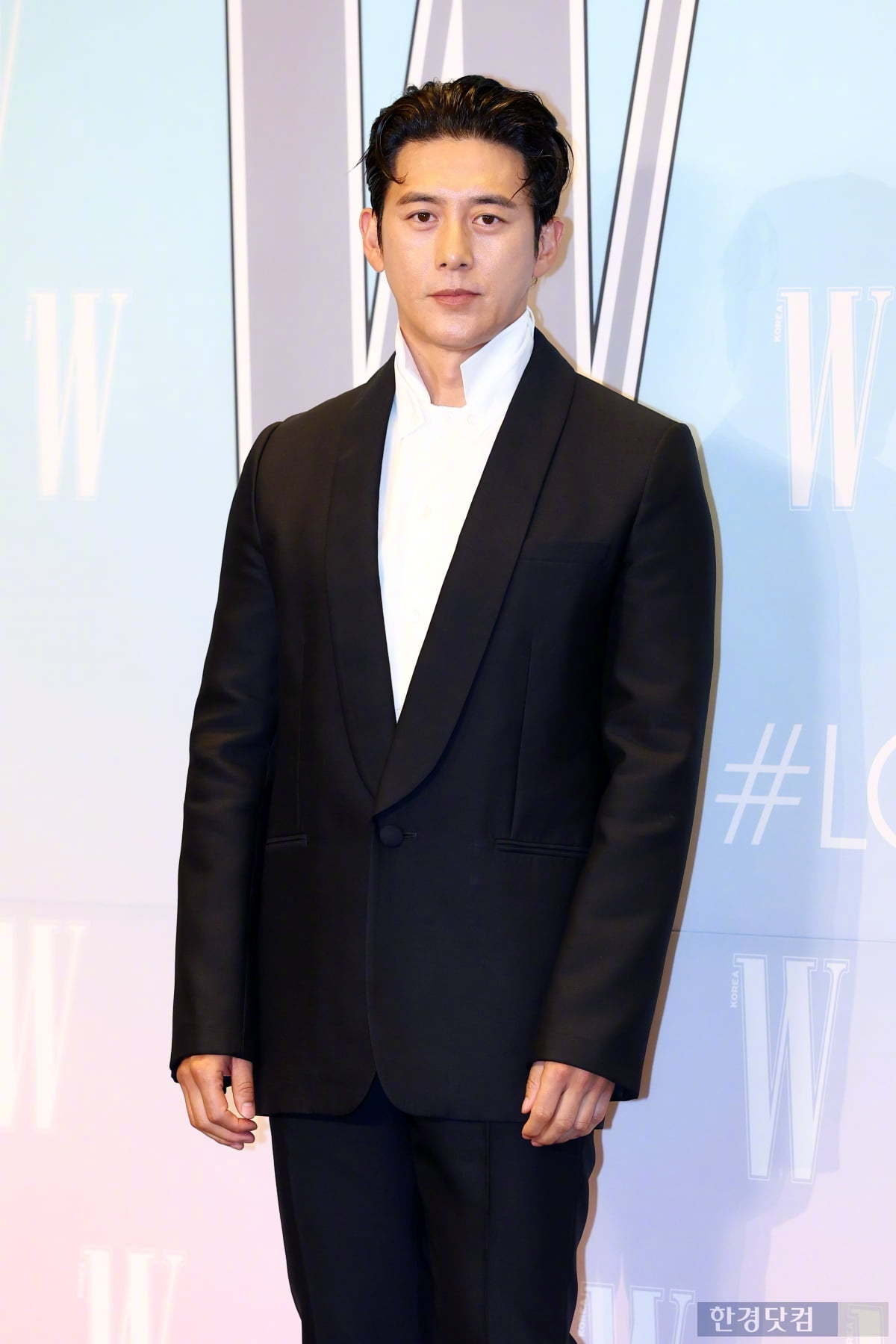 高洙有望出演SBS新剧朝九晚六，合作朴敏英陆星材。该剧改编自陆剧《理智派生活