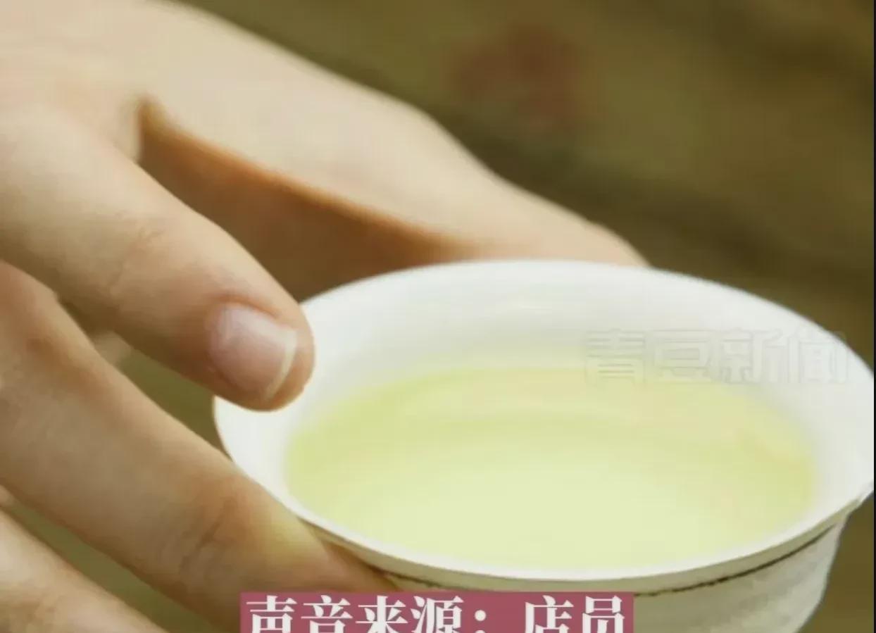 陕西西安，在一处高档茶馆内，男子花300元点了一壶茶，结果续杯要再花300？刘先