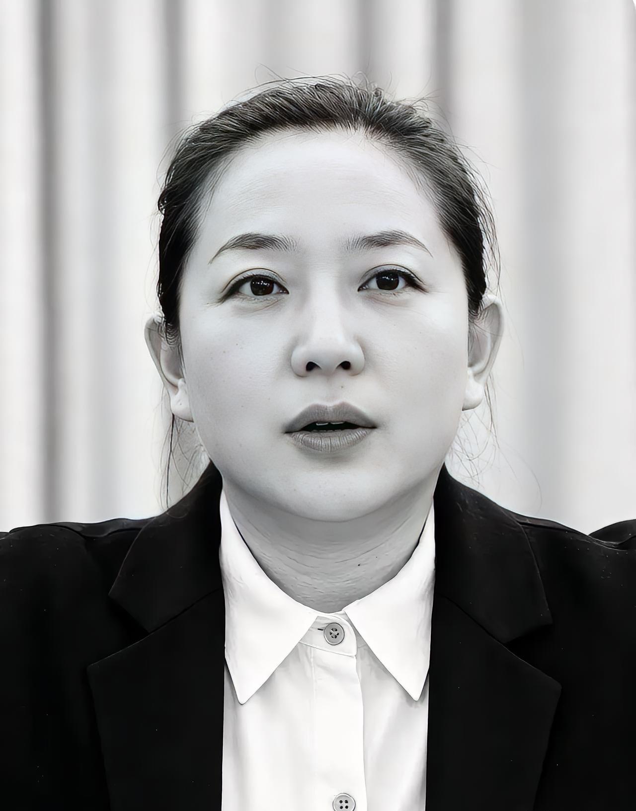 50岁，万春霞，说没就没了。得知万春霞离世的消息，心里很沉重。心里像堵了块石头