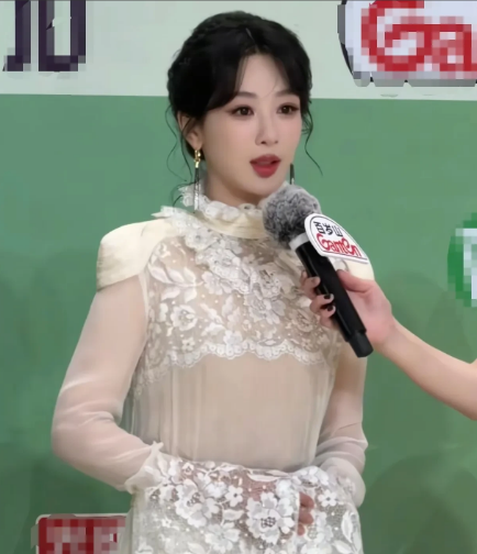 再次验证了多读书真的很有用，不信你看杨紫面对低情商主持人的挖坑，直接用最快