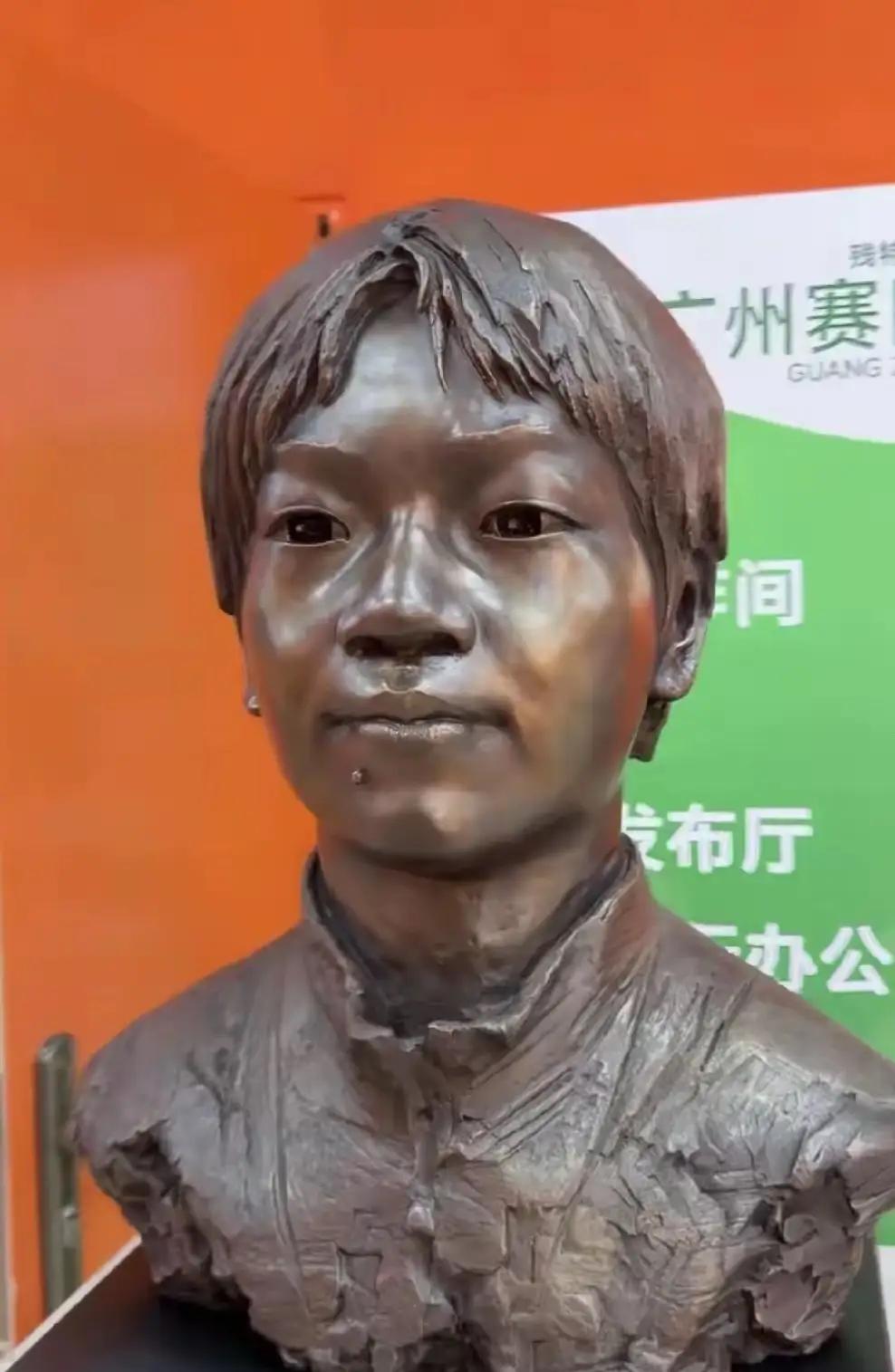 全红婵又惹出争议，广州一学校竖立了她的雕像，引起全网激烈辩论，我有一句话，全红婵