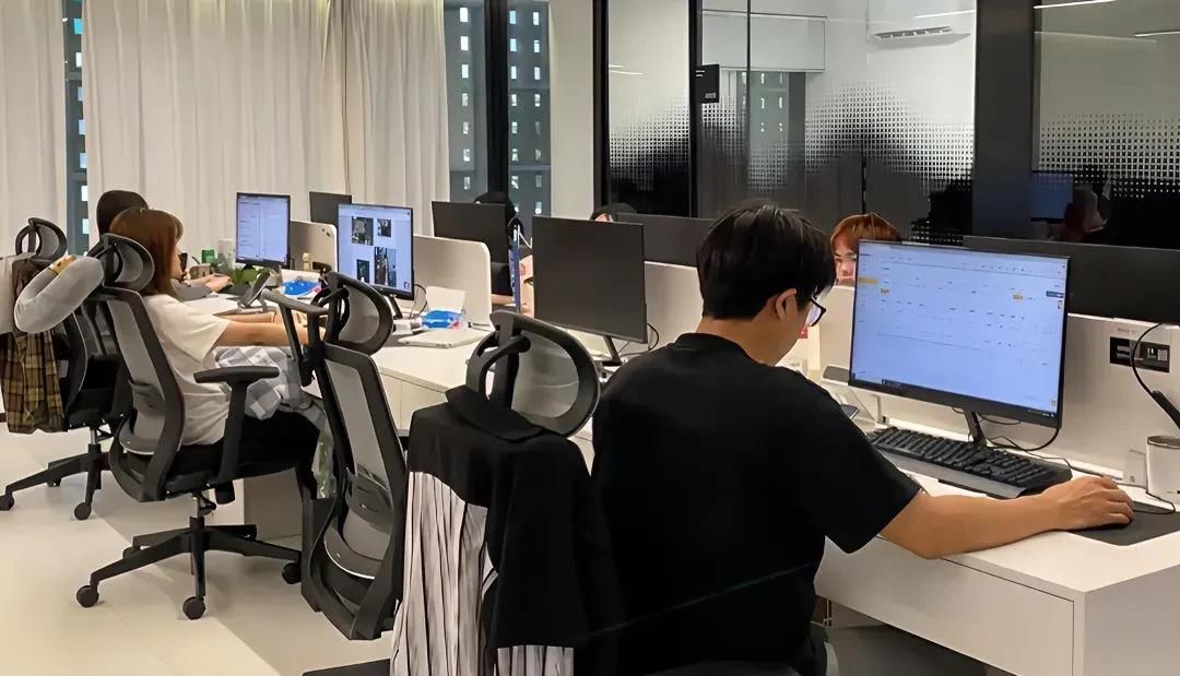 不知道大家发现没有，现如今，80后对社保的执念，远远要超过90后，更是秒00后[
