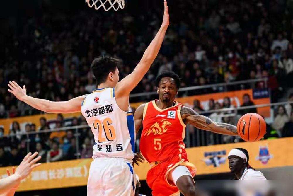 强扭的瓜不甜，北汽应该常规赛重用张知垚曾凡博就是狂妄自大。北汽这事大概就