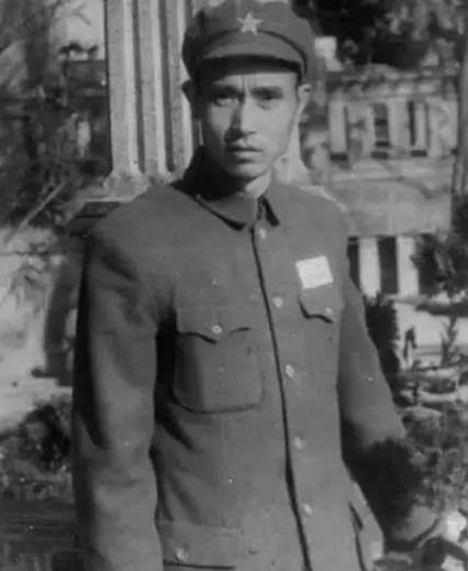 1947年，一名解放军师长，大腿根部受伤住院，这时，一19岁女护士来到他的病房，
