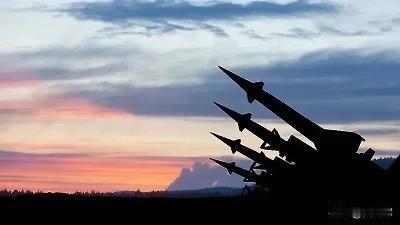 福克斯新闻消息：委内瑞拉防空系统未对美军首轮打击做出反击福克斯新闻频道称，委