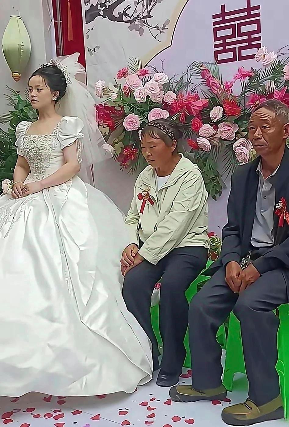 这是父母借了20万的彩礼才接回家的新娘子！