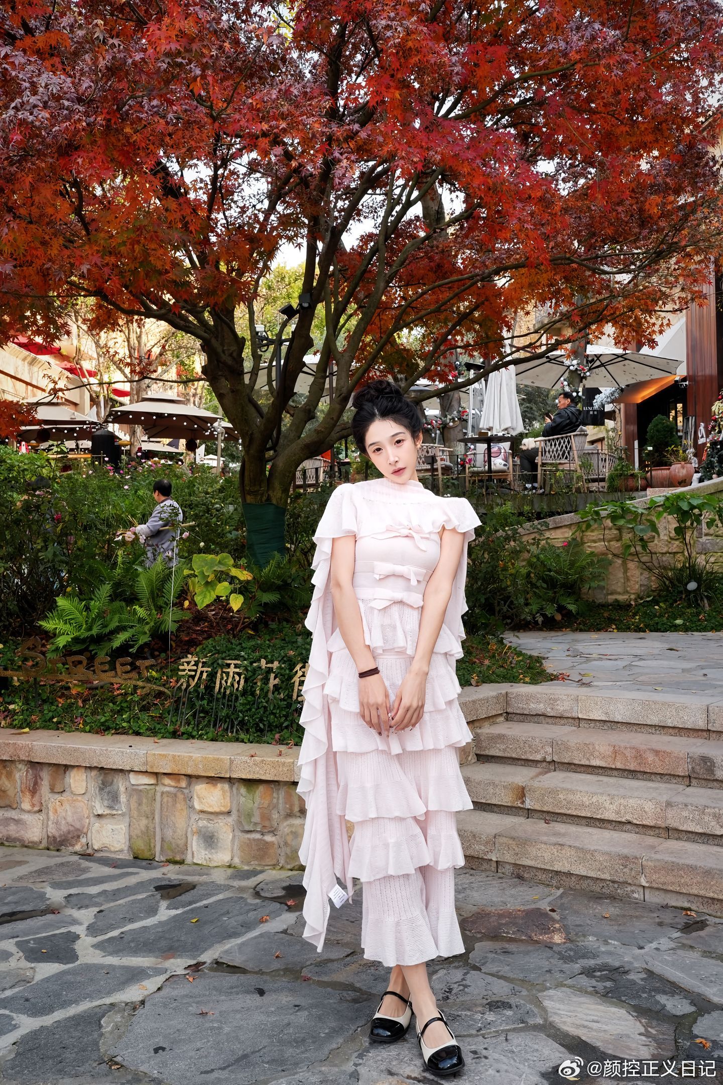 轻熟女神范儿美女绘梦长廊精致女孩