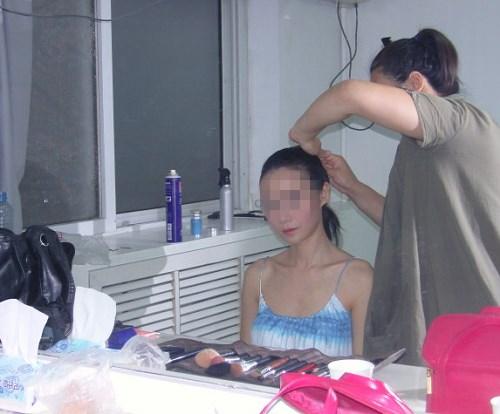 5月孕妇见红险流产, 送医检查后, 丈夫一怒之下丢掉孕妇所有裤子