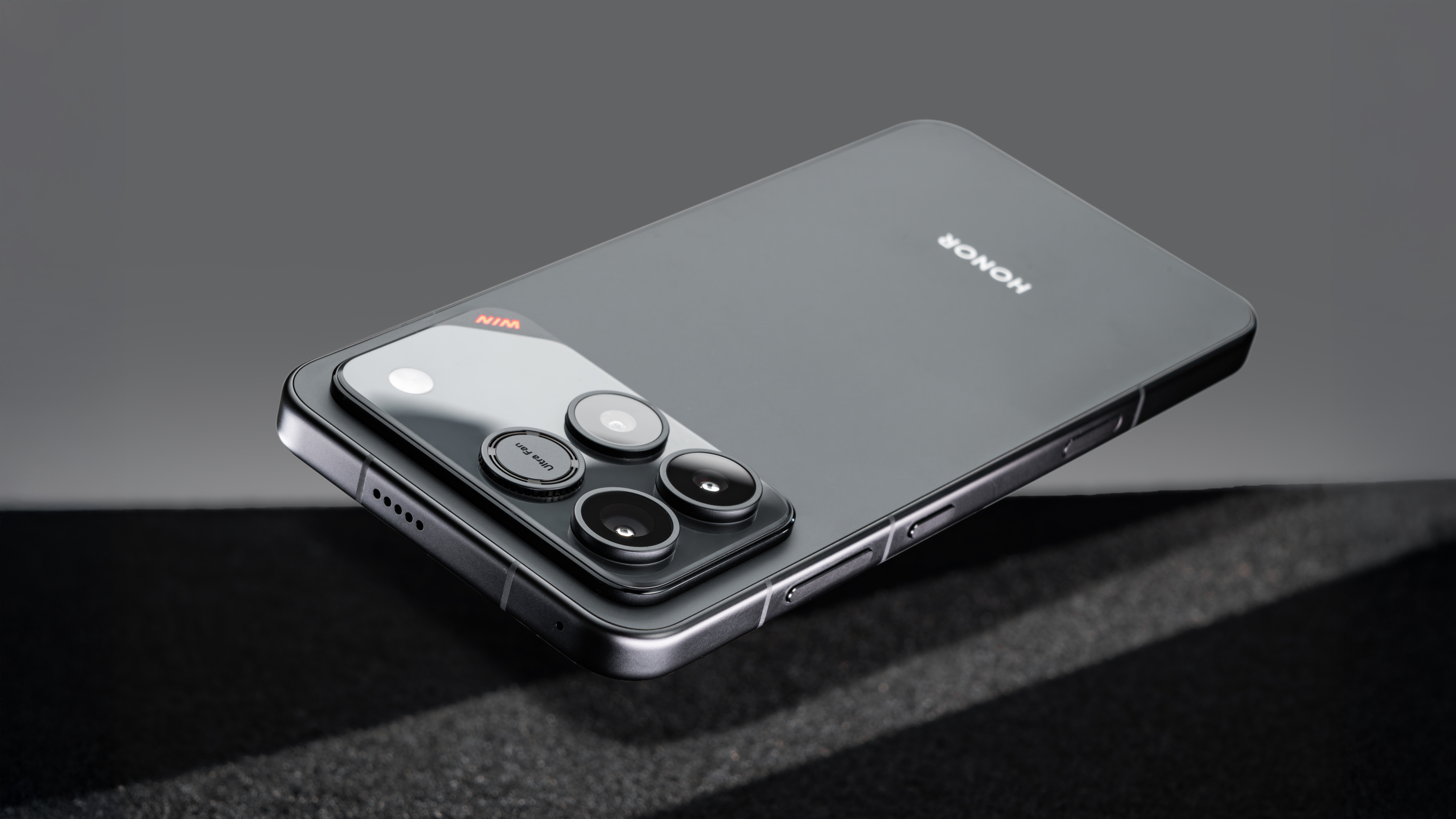 开箱图赏|荣耀WIN「快开黑」如果说之前的GT系列，是荣耀对高性能手机的尝试