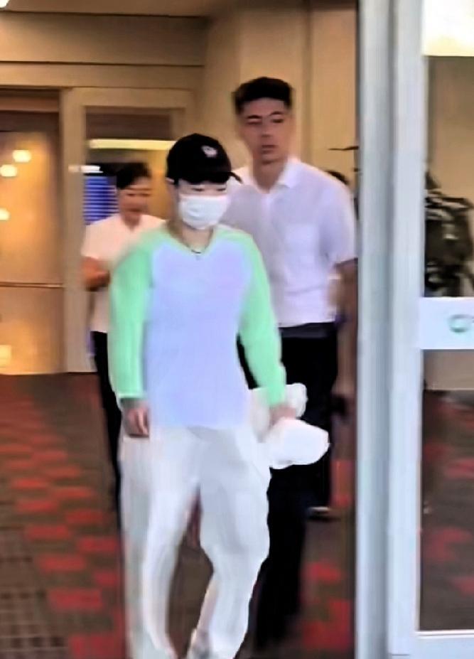 这次我要实话实说莎莎身上这件衣服不好看但奇怪的是怎么莎莎一穿咋就这么好看