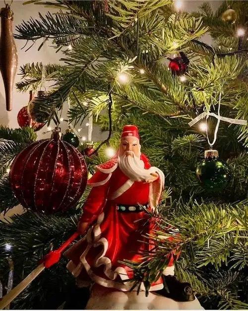 抵制“洋节”，没有这个必要吧？文化自信不就是“洋为中用”嘛！外国的万圣节是扮鬼，