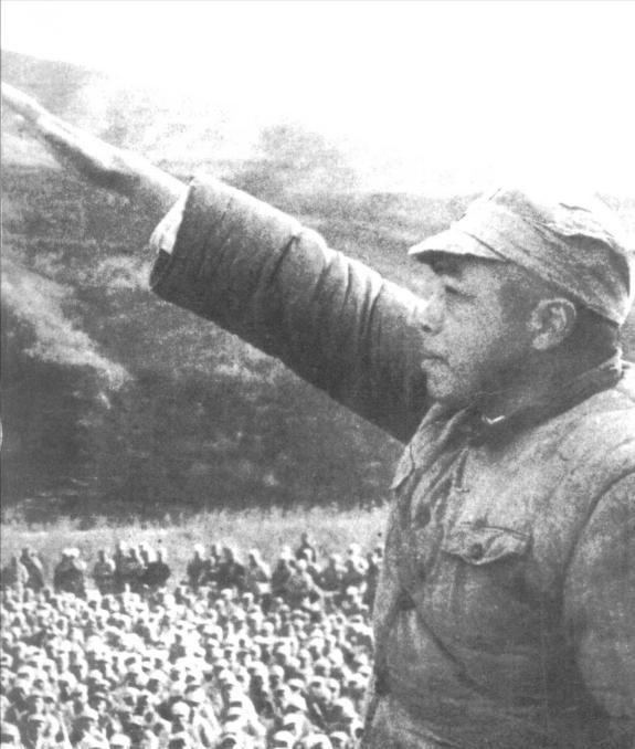 精锐骑兵队伍被炮弹全歼，马步芳愤怒砸山炮：这火炮让我的马军覆没！1949年7月