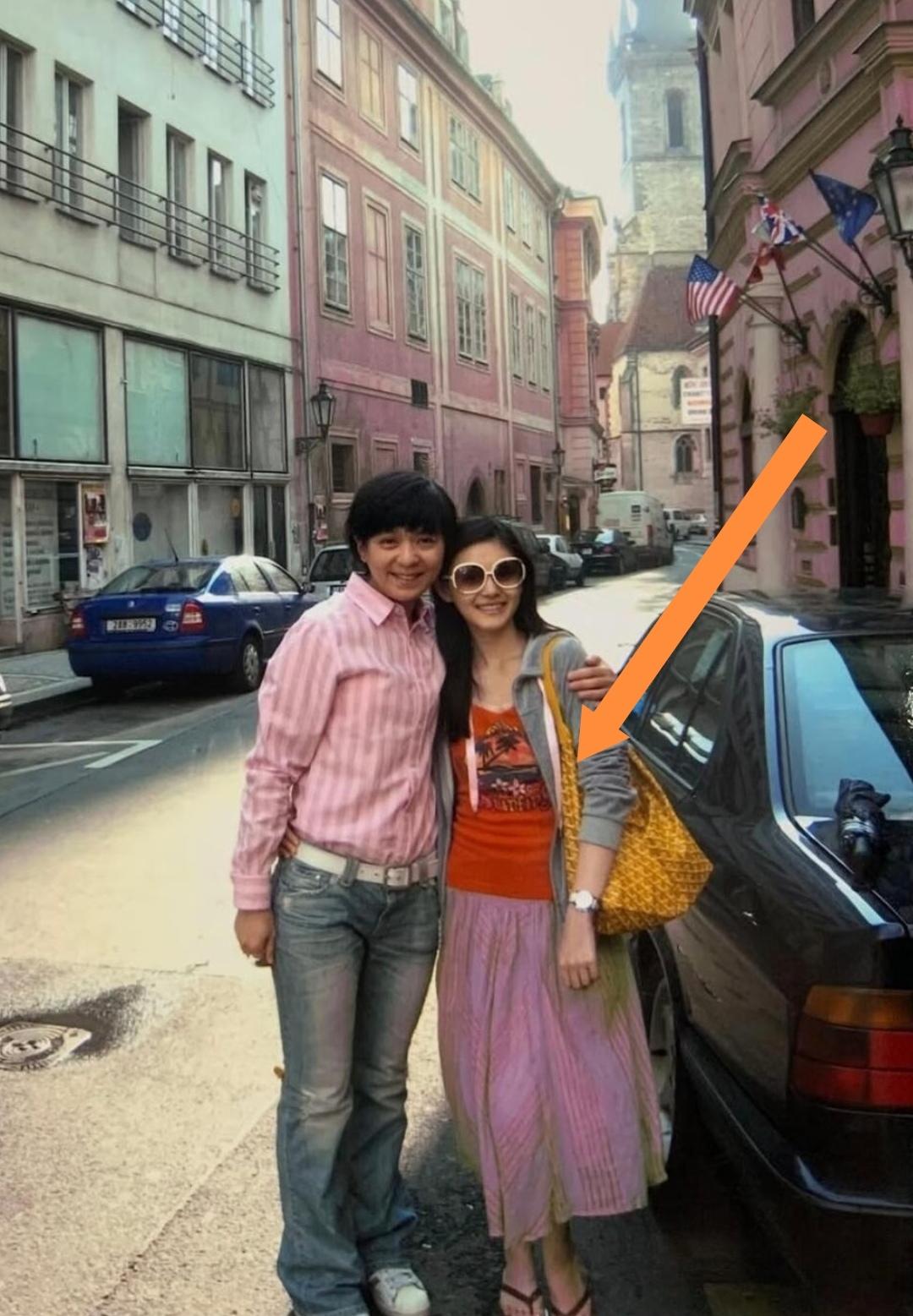 大S年轻时候的状态真的绝了，私底下随便和友人合影一张照片，她都是那么好看，那么有