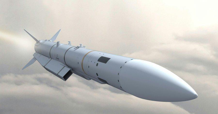 霹雳-15倒逼西方加速研发远程空空导弹，继美国宣布大量采购AIM-260远程空空