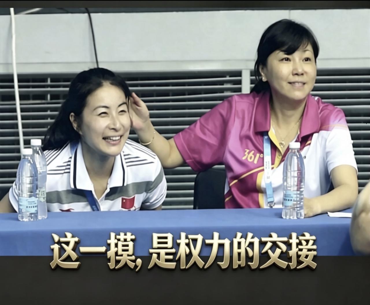 权力之杖的交接：周继红与郭晶晶的十年伏笔世人只道郭晶晶是＂跳水女皇＂，嫁