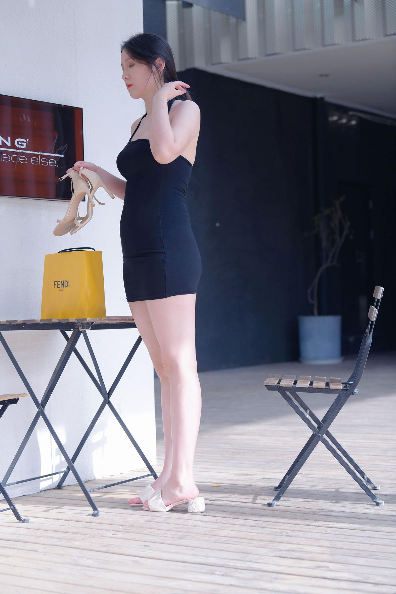 街拍小姐姐穿搭长腿女神高跟鞋好身材好气质模特