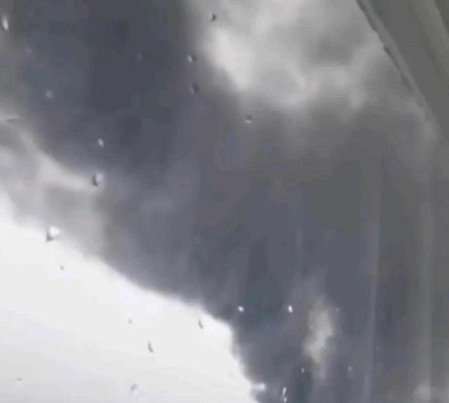 【俄军核潜艇基地疑似发生大爆炸】俄罗斯北莫尔斯克市发生强烈爆炸。这座城市是
