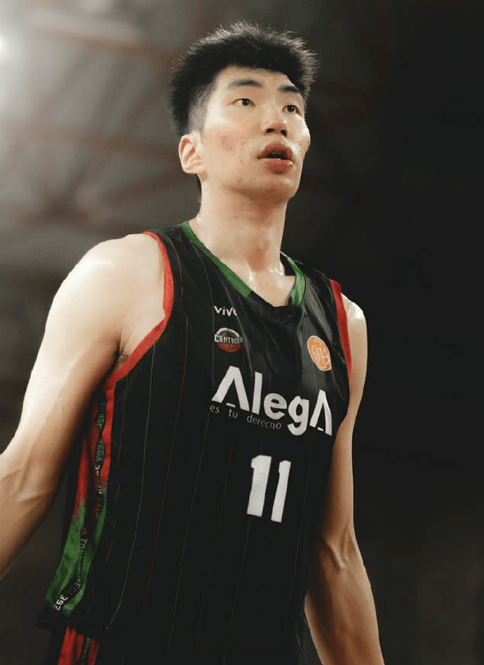 媒体人: 埃斯特拉男篮第2场常规赛将于10月5日0点30分开打