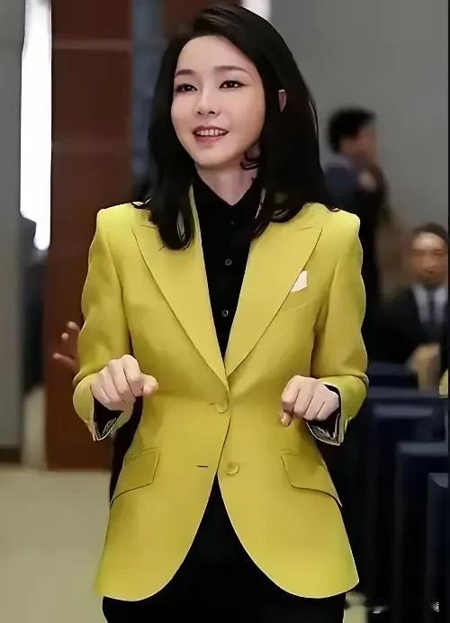 韩国前第一夫人金建希今昔境况的对比，反差太大，让人唏嘘不已。丈夫尹锡悦在位的时