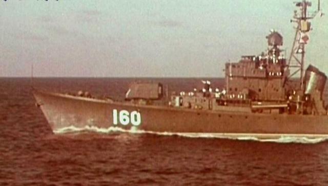 1978年，一个海军战士抛弃未婚妻，导致未婚妻自杀，事后被处分，战士心生怨恨，竟