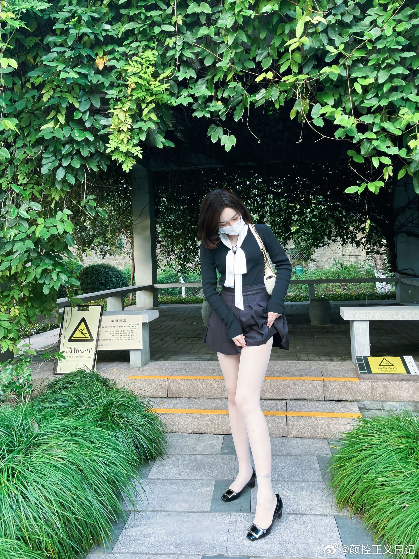 街拍美女绘梦长廊OL职业的