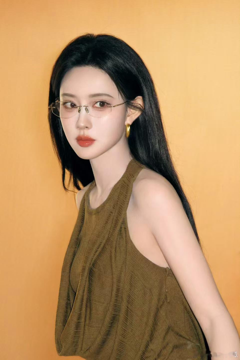 孟子义好久不见孟子义演现偶给人的感觉就是很对，她的颜值和气质放在现代剧里很自然