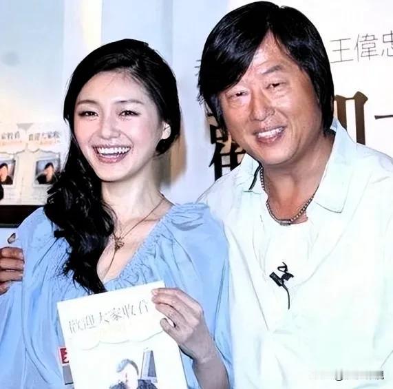 王伟忠偏袒干女儿小S被主播怼这事背后藏着很多门道近期网络热议的娱乐圈事件主播