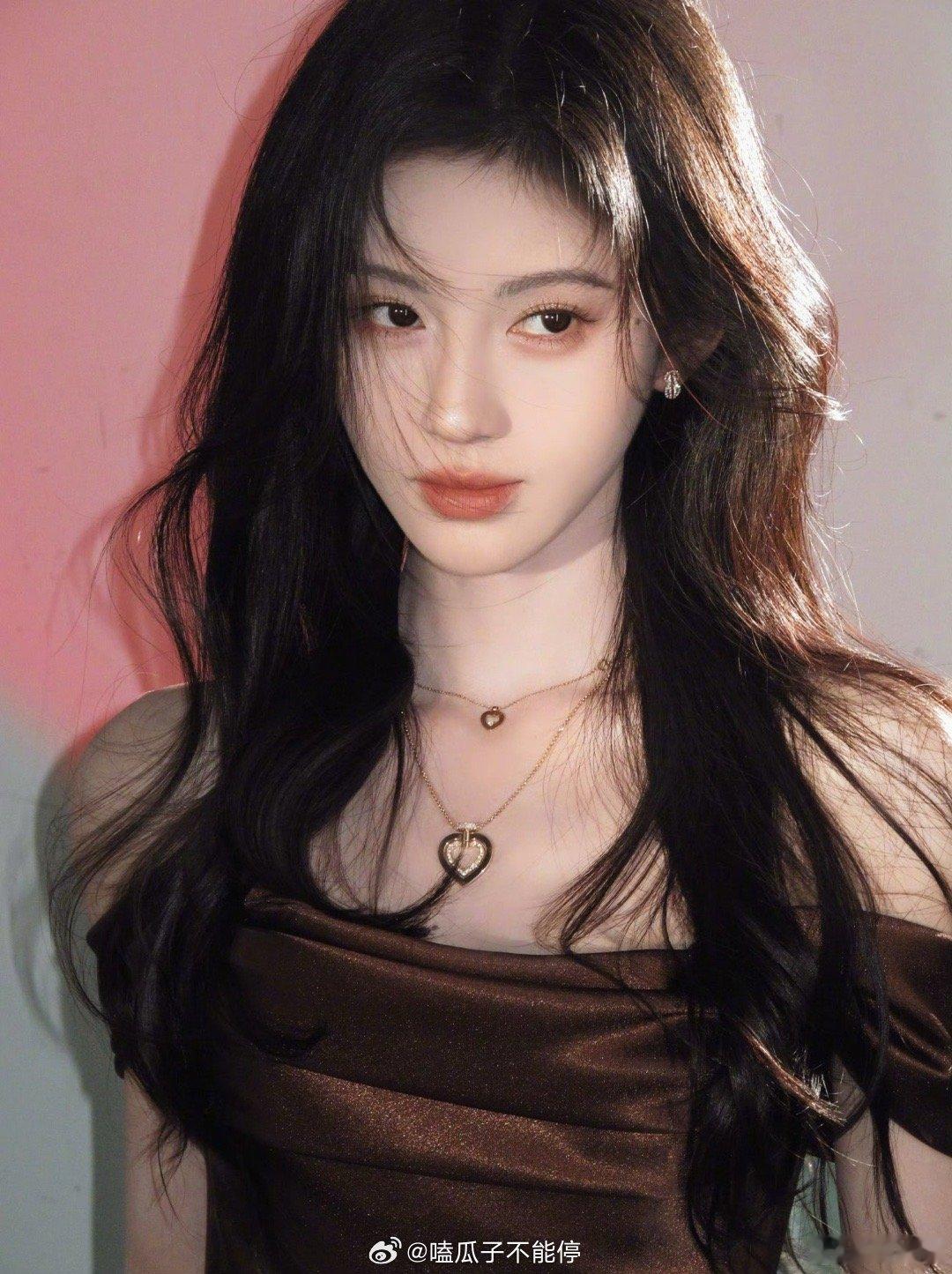 鞠婧祎、杨颖angelababy今日商务活动出图🈶，来看看美女们的状态怎么样