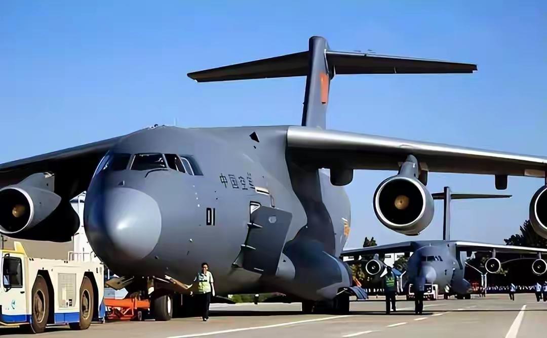 最近有几架中国的大型运输机运-20，飞了几趟巴基斯坦。从纯技术角度看，这就是