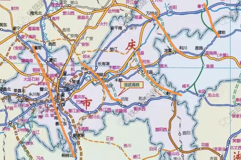 重庆的条路交通网络格局是以放射状交通为主要交通脉络，但重庆还是很有格局和前瞻性战