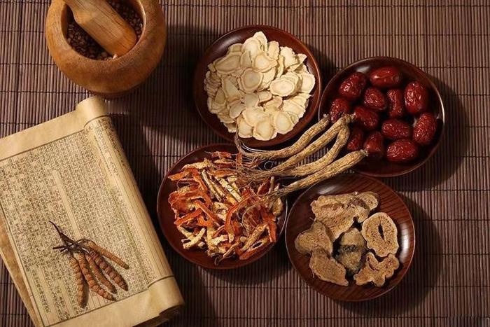 血管的“清道夫”！两款中成药，疏通血管、化解血栓中医讲"血行风自灭，气行血自
