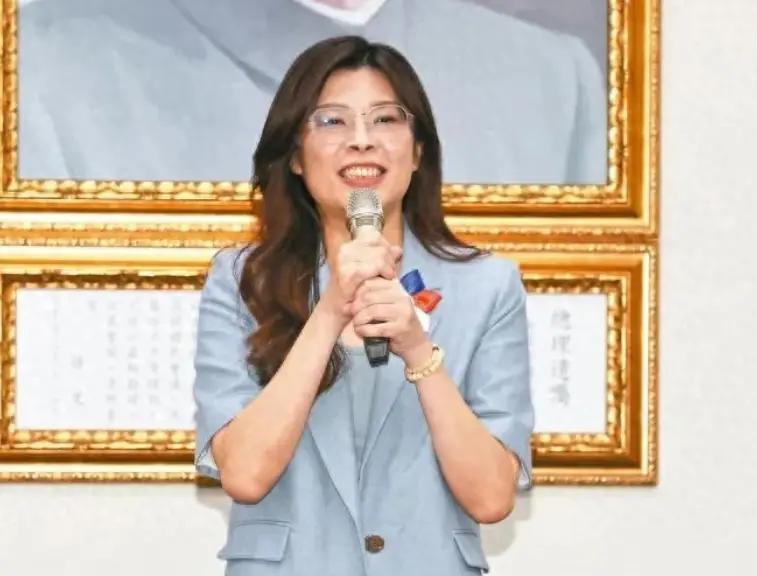 郑丽文谈台湾统一问题时表明,统一有两个条件。第一,要和平。第二,要台湾人“乐