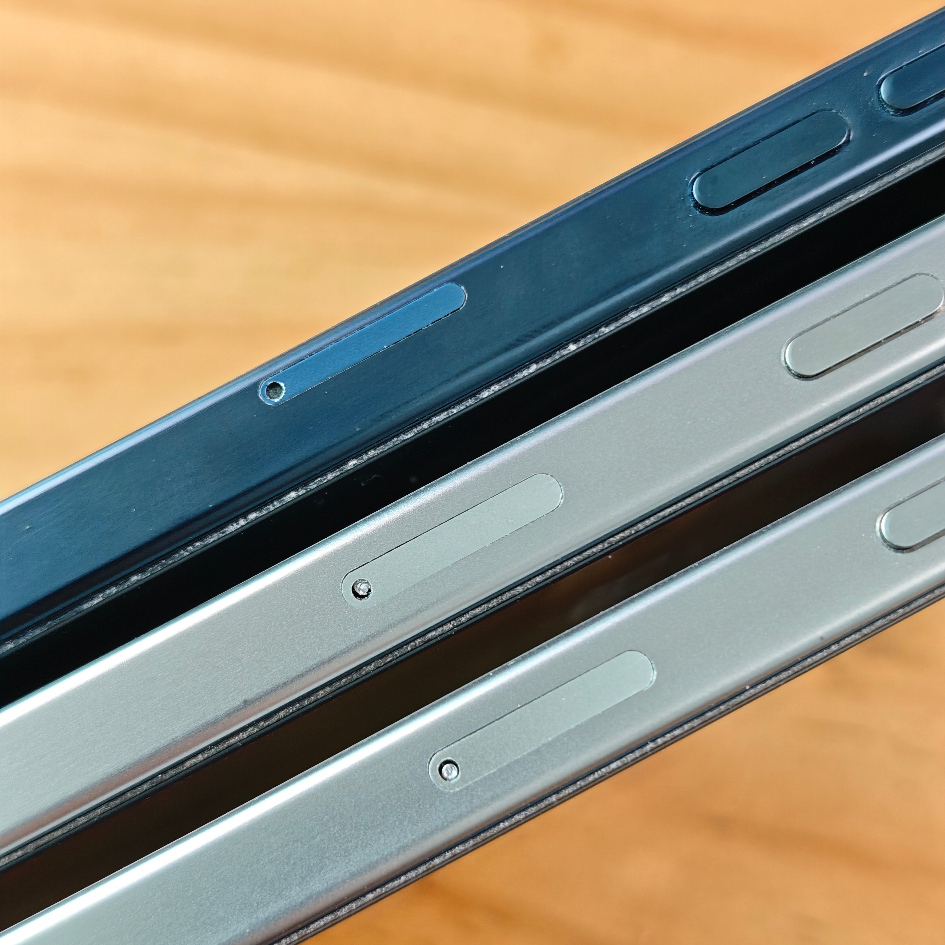 iPhone15ProMax那会我们改卡基本都选居中，现在看来是对的，虽贵
