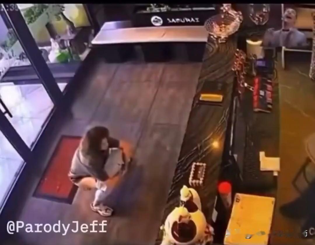 以色列人素质高？！一泰国网友吐槽，一名以色列女游客因为大吵大闹被赶出了咖啡店，結