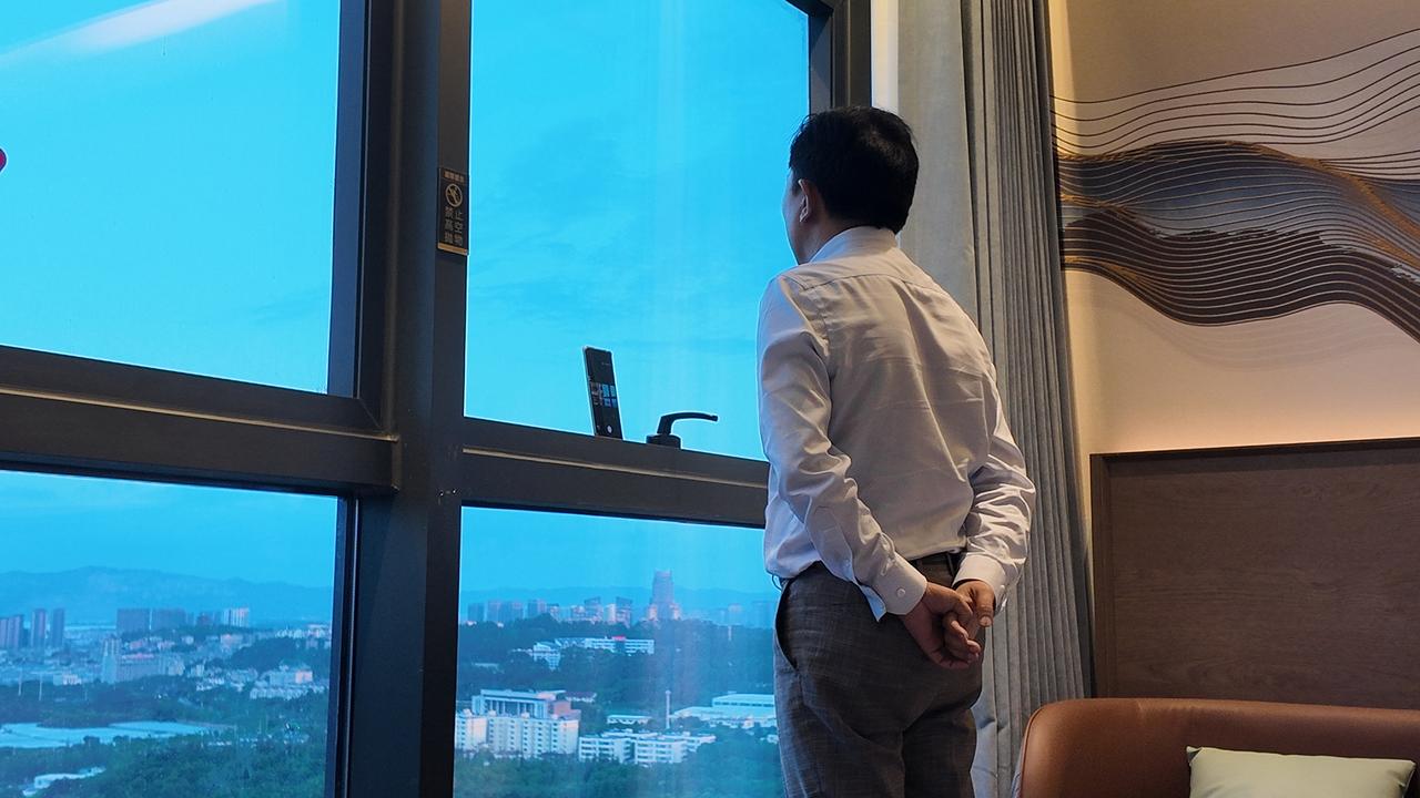 2020年，某投资者老王手头有一笔300万的债权，拖了好几年没收回。他一直觉得”