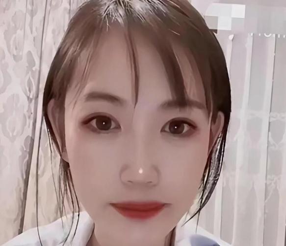 马蓉半夜发微博，说离婚快九年，自己“人财两空”。她承认当年太年轻选错人，也承认宋