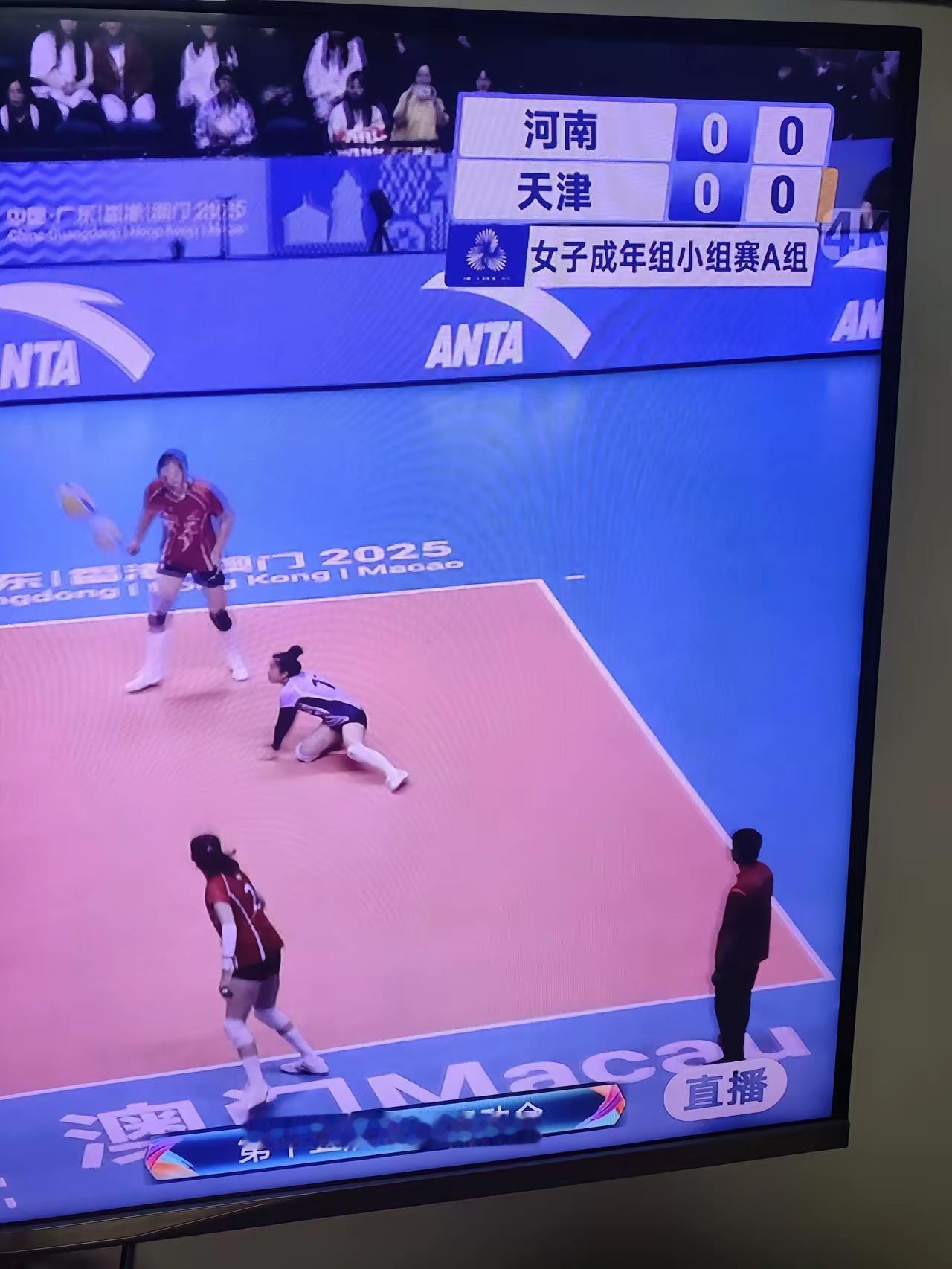 “不信不由你，河南队赢了天津队，聚焦之战，巨星出场，众望所归，”一场由朱婷带领的