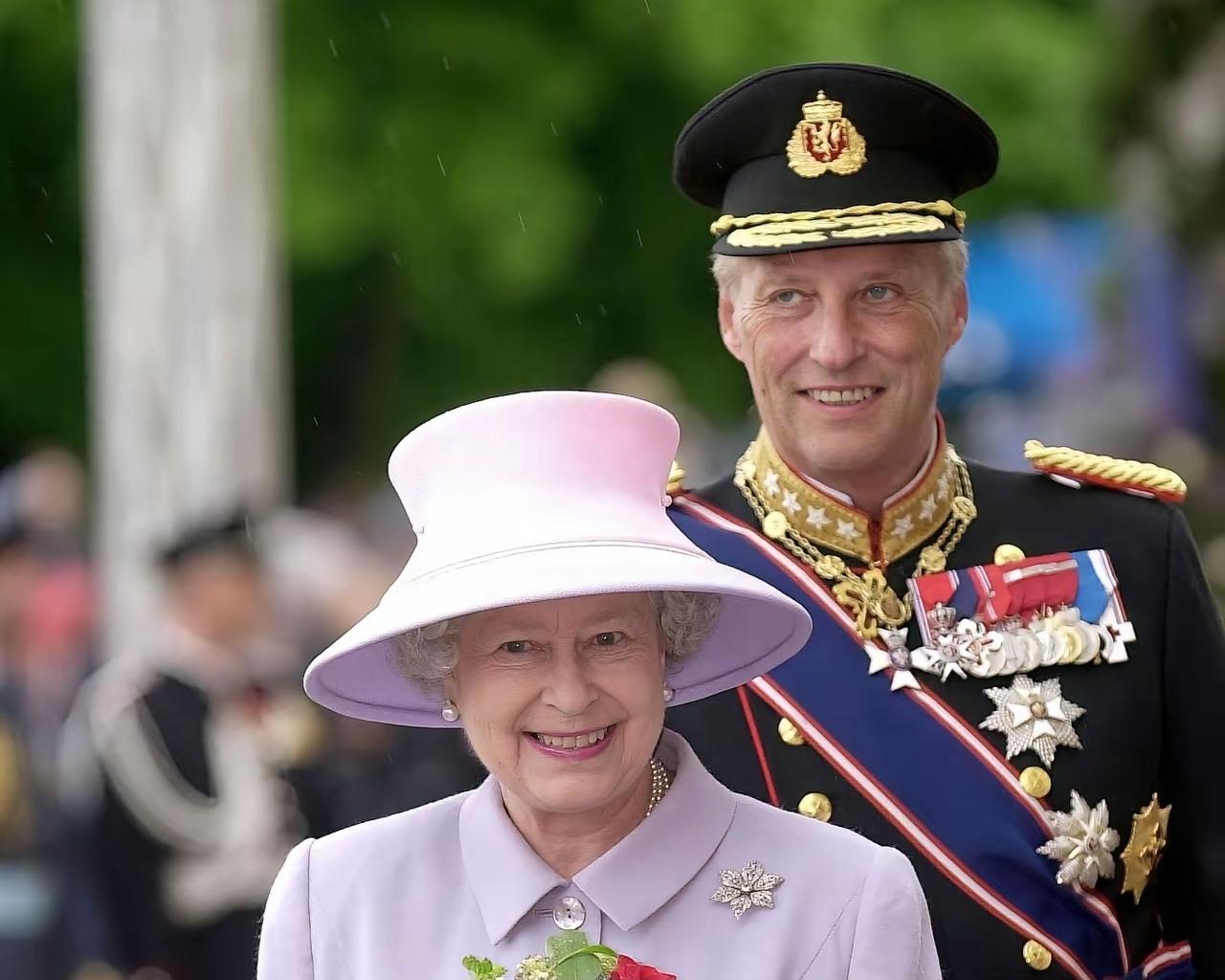 英女王和挪威国王，应该是同一类人吧！对责任、对家人，他们似乎，都是统一处理方式