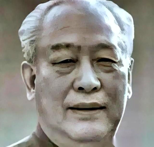 “他当了大官，从没帮过我们，还拿我当弟弟吗？”这话一出来，全村都炸了。一个中