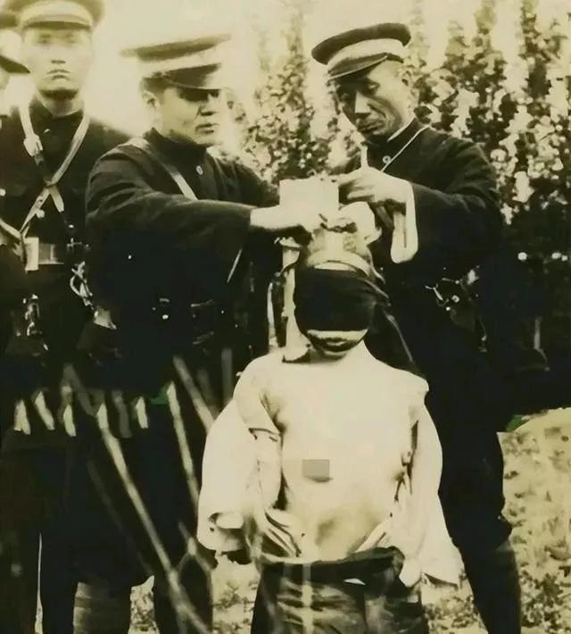 贺满姑是贺龙的妹妹，不是什么“女英雄”标签，就是个桑植山里拿双枪打团防的普通人。