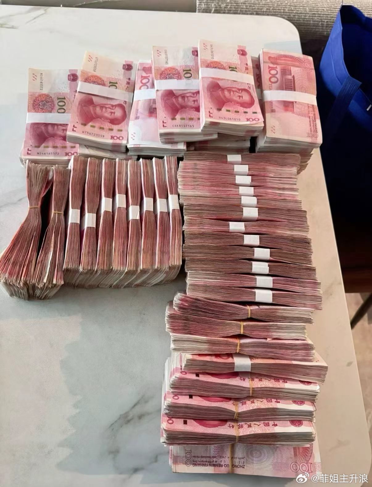 想找一位八块腹肌、身材好、性格温柔的男朋友，每月给2‑3万零花钱，要求不高，能吃