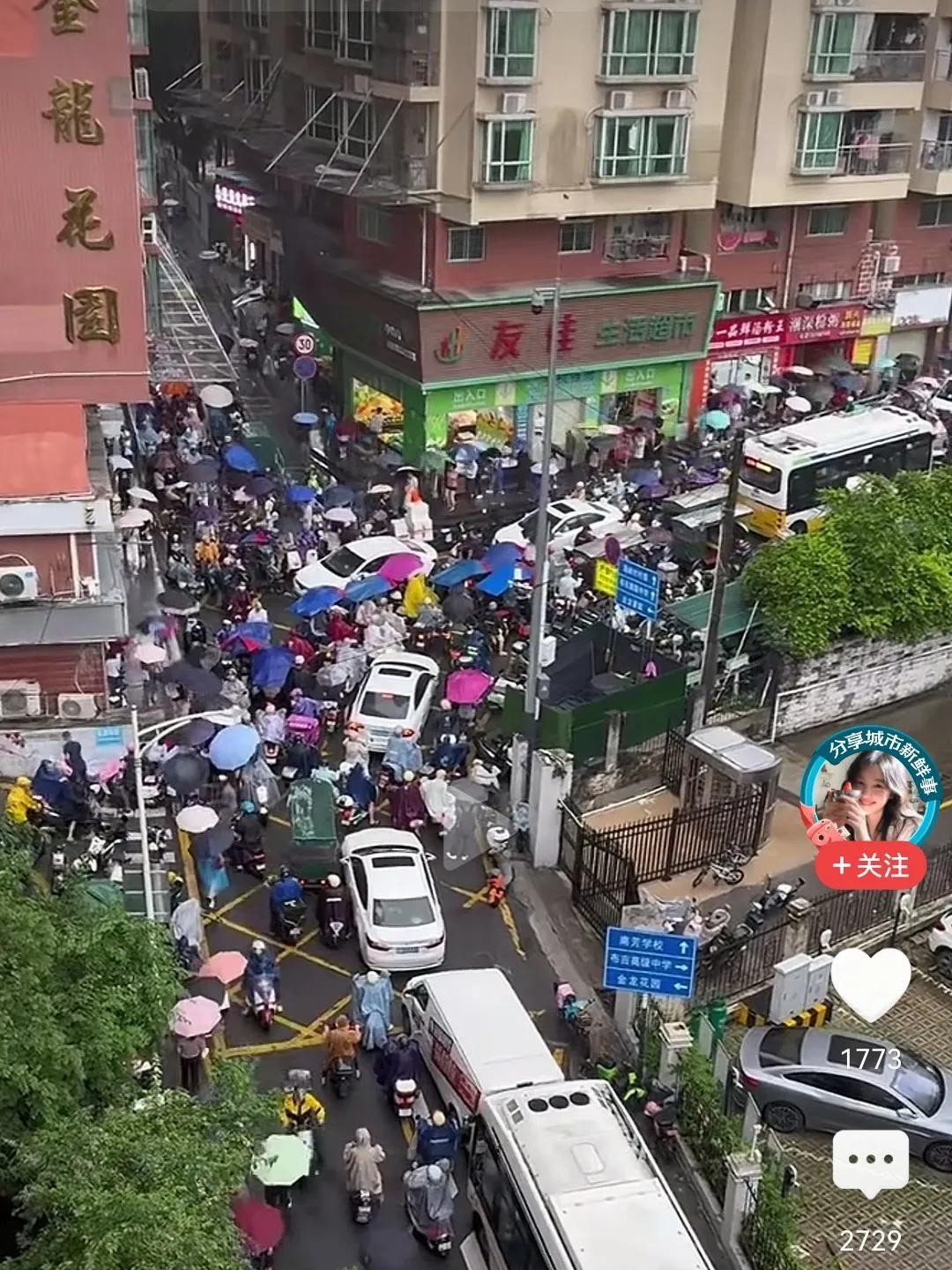 深圳的千欣街，敢把车开进去的，我都敬重他是条汉子。自从深圳放开小电驴后，这条街天