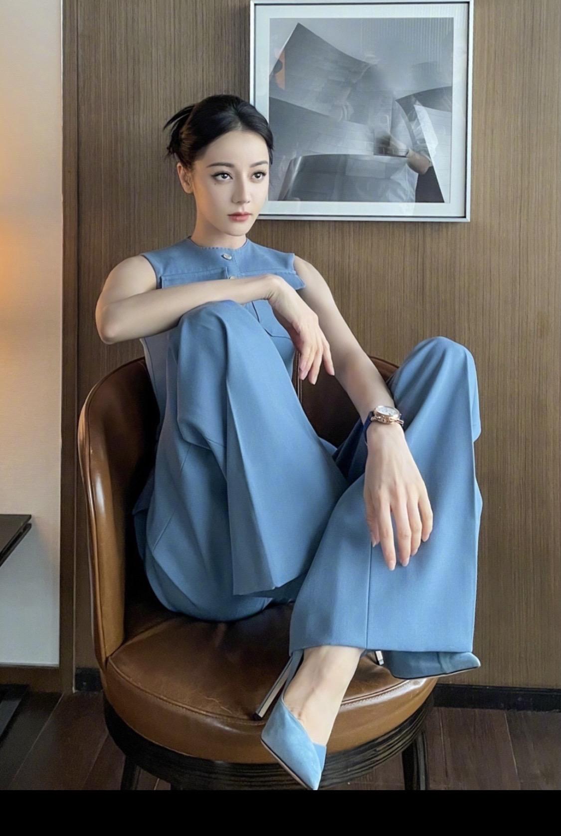 女神迪丽热巴。迪丽热巴的大长腿