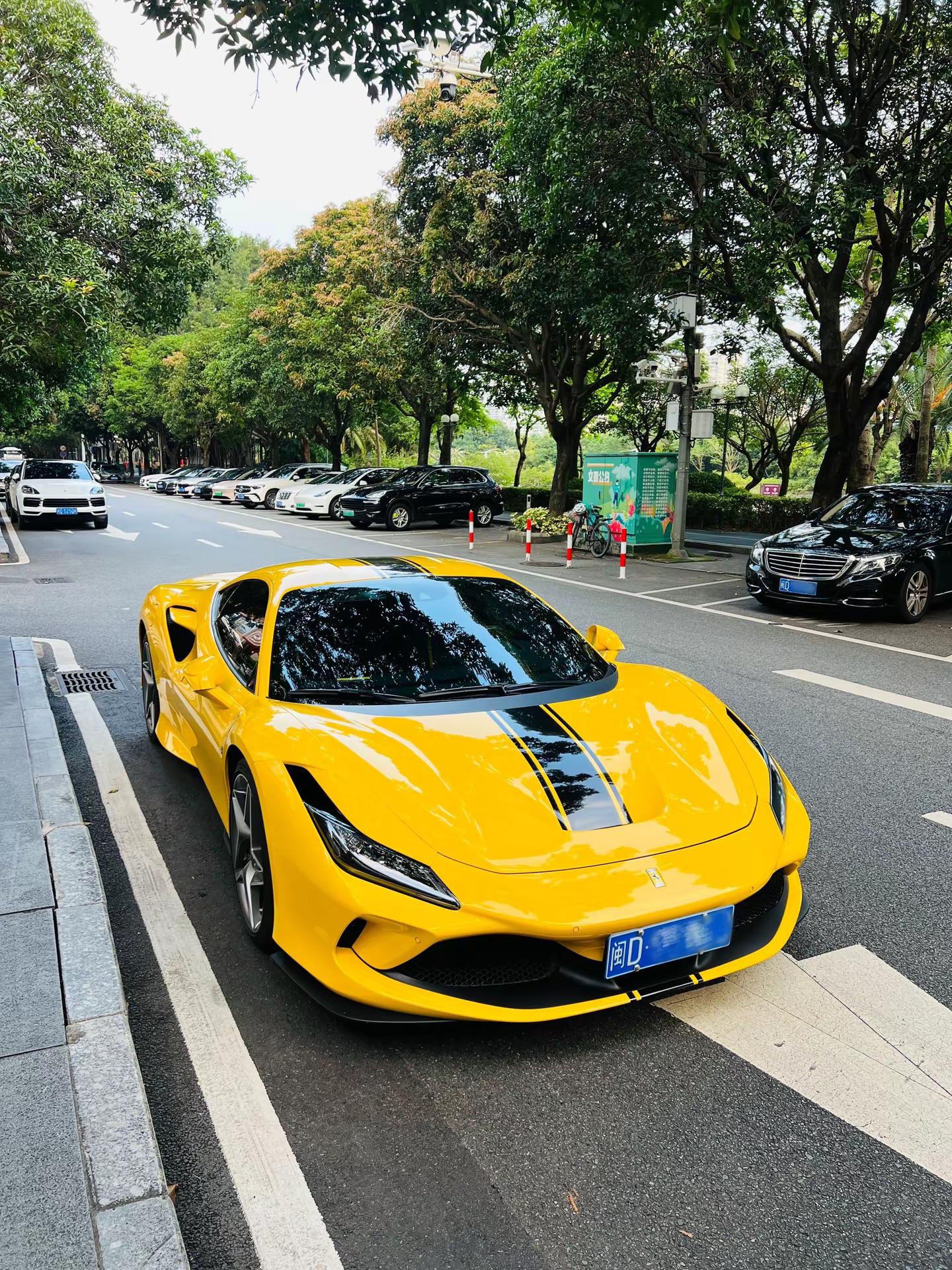 法拉利法拉利F8