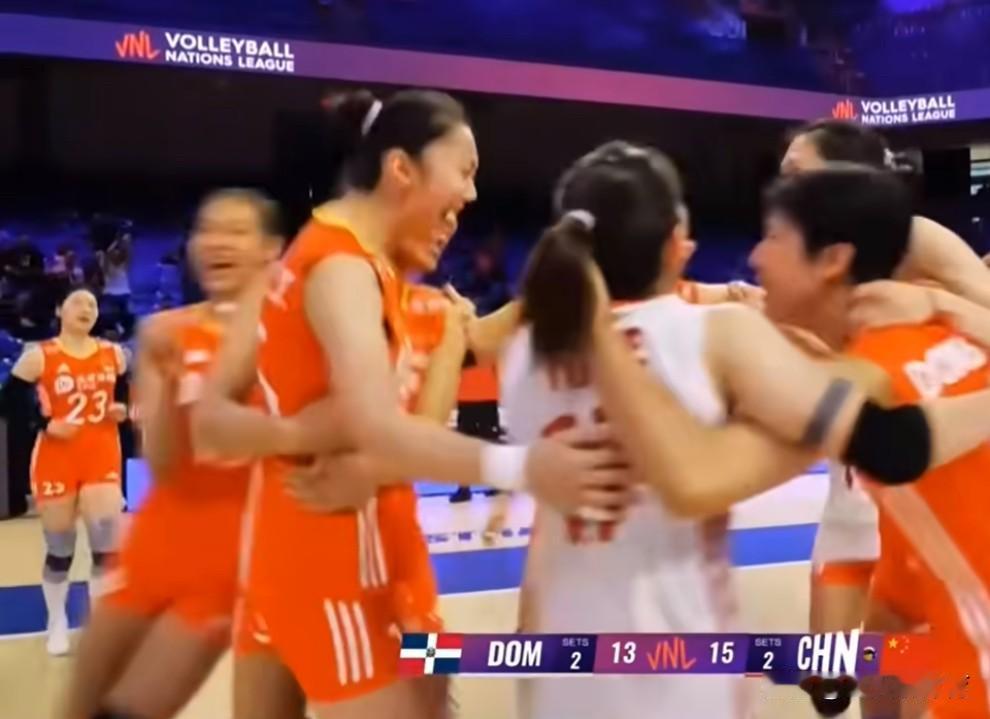 这支顽强而又年轻的中国女排啊[哭哭][哭哭]陈厚羽决胜局单人拦网；倪非凡的硬起探