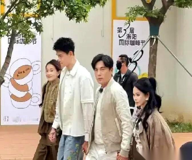 秦昊一张嘴，喊孙杨，喊的不是“孙老师”，也不是“世界冠军”，是“杨杨”。旁边人