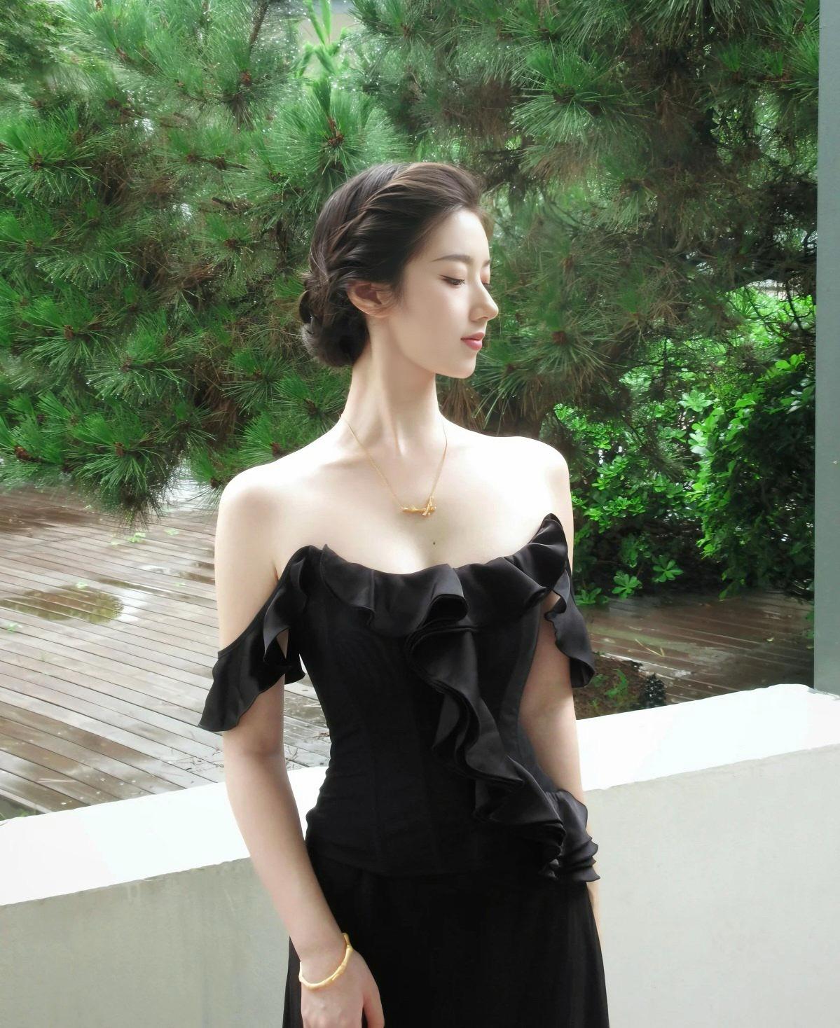 清冷感美女！